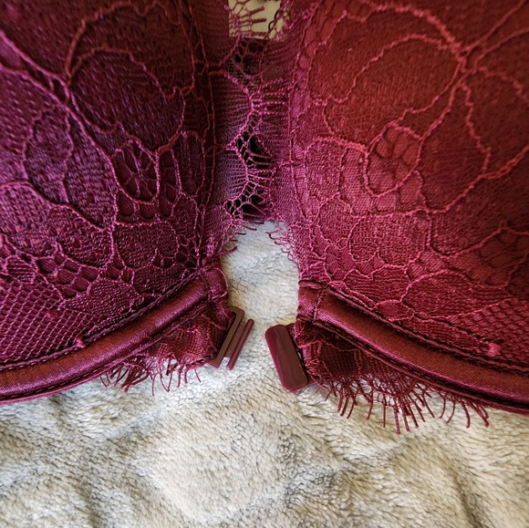 Victoria's Secret Lace Racerback Bra Size 32B - Picture 5 of 5